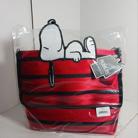 Harveys Handbags - Harveys Peanuts Snoopy Doghouse Bag w/ Plush Purse Crossbody